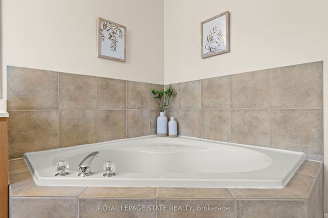 2409 Norland Dr, House other with 4 bedrooms, 4 bathrooms and 2 parking in Burlington ON | Image 27
