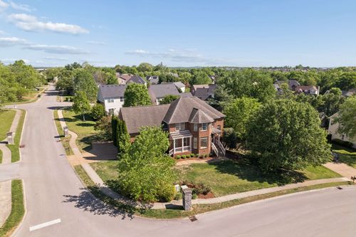 2001 Bairnsdale Dr, Thompsons Station, TN, 37179-9726 | Card Image