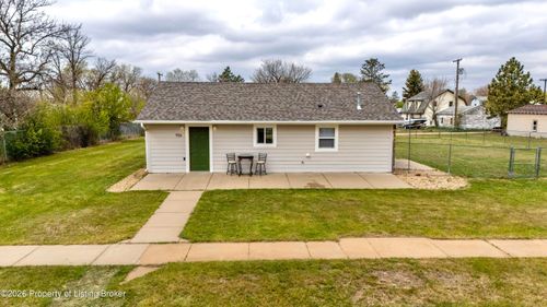 916 1st Ave E, New England, ND, 58647-7114 | Card Image