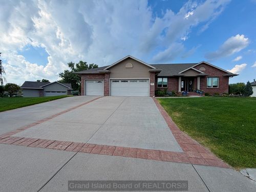2104 Rainbow Rd, Grand Island, NE, 68801-1803 | Card Image