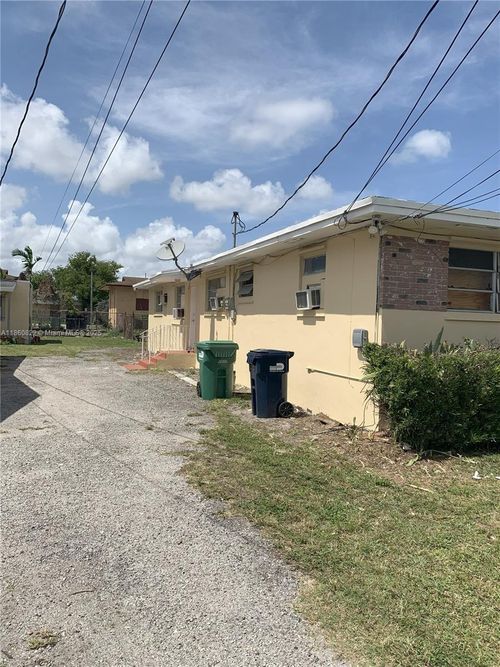 3-1725 Nw 59th St, Miami, FL, 33142-2427 | Card Image