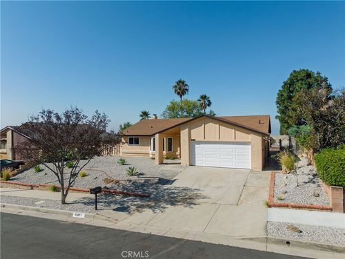 13877 Shablow Ave, Sylmar, CA, 91342-1917 | Card Image