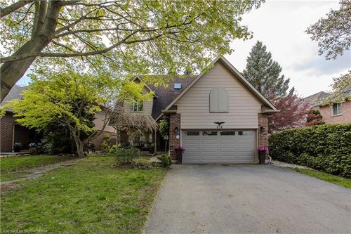 656 Andrea Crt, Burlington, ON, L7R4J7 | Card Image