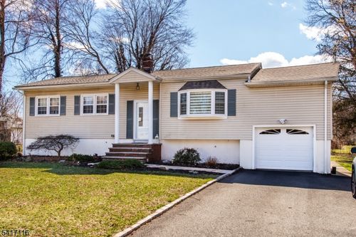 29 Long Acres Rd, Fairfield, NJ, 07004-1220 | Card Image