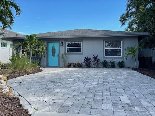 668 94th Ave N, Naples, FL, 34108-2447 | Card Image