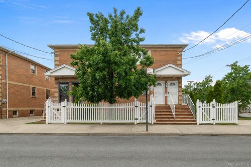 874 Pine St, Brooklyn, NY, 11208-5530 | Card Image
