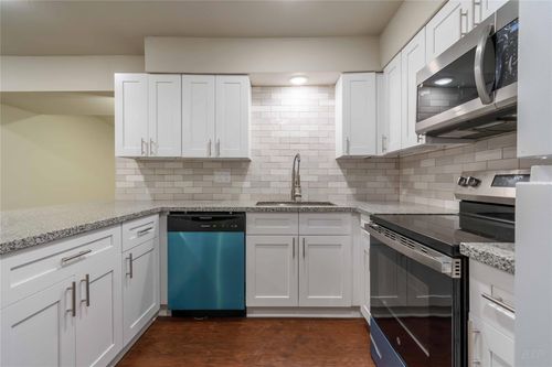 12046 Beechnut St, Houston, TX, 77072-4040 | Card Image