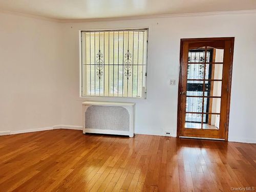 62 83rd St, Middle Village, NY, 11379-1907 | Card Image