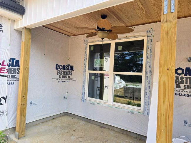 Property entrance featuring ceiling fan | Image 32