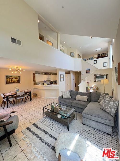 1202 Lost Point Ln, Oxnard, CA, 93030-6769 | Card Image