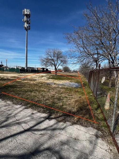 a-1405 S Commerce St, Lockhart, TX, 78644-3400 | Card Image