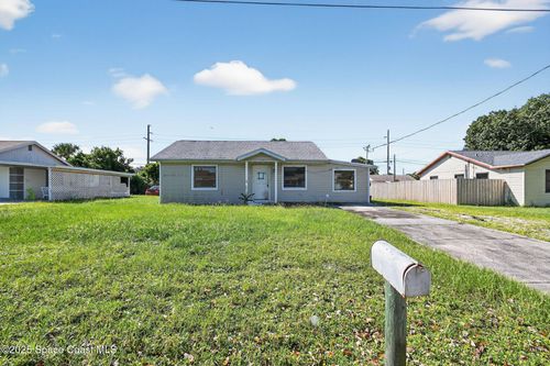 401 Poinciana Dr, Melbourne, FL, 32935-6816 | Card Image