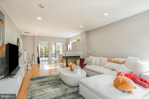 apt-202-1597 Leeds Castle Dr, VIENNA, VA, 22182-5559 | Card Image