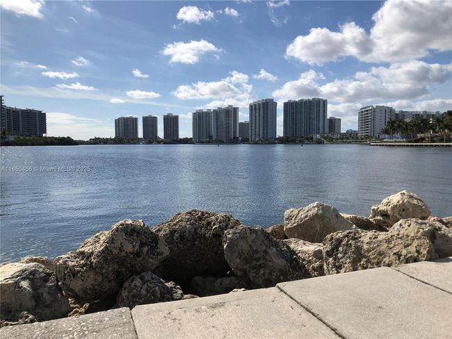 APT-1711 - 3530 Mystic Pointe Dr, Condo with 2 bedrooms, 2 bathrooms and null parking in Aventura FL | Image 20