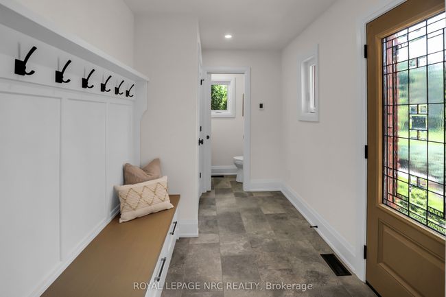 2021 Victoria Ave, Home with 5 bedrooms, 4 bathrooms and 50 parking in Pelham ON | Image 10