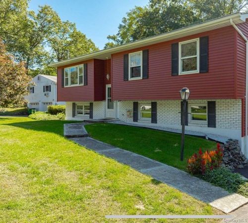 8 Albie Dr, Hyde Park, NY, 12538-2302 | Card Image