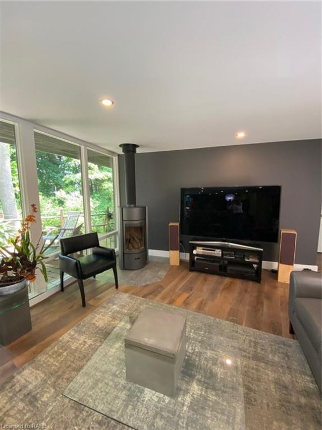 38 Oak Ave, House other with 3 bedrooms, 2 bathrooms and 5 parking in Dundas ON | Image 19