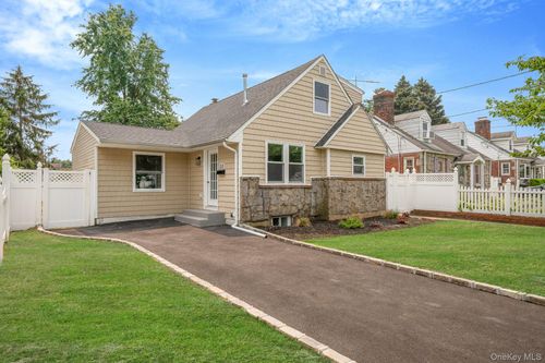 215 W Marie St, Hicksville, NY, 11801-3867 | Card Image