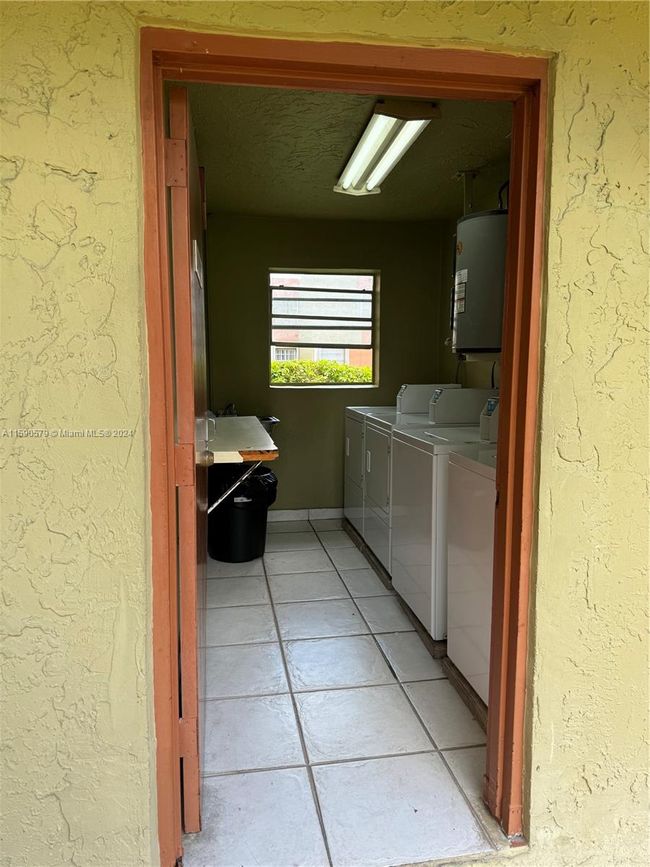 112D - 9321 Sw 4th St, Condo with 2 bedrooms, 1 bathrooms and null parking in Miami FL | Image 22