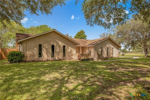 201 Sandra St, Inez, TX, 77968-3677 | Card Image