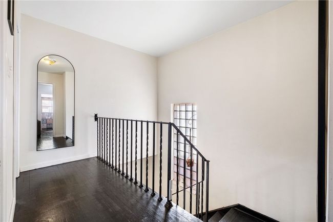 Upstairs hallway | Image 22