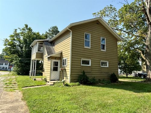 3321 Fremont St, Erie, PA, 16510-1825 | Card Image