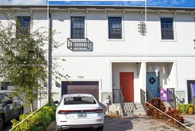 726 Sw 12th St, Townhouse with 3 bedrooms, 2 bathrooms and null parking in Florida City FL | Image 1