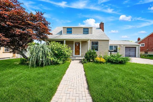 12 Nelson St, Elmont, NY, 11003-3327 | Card Image