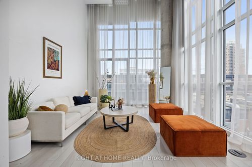 426-5 Hanna Ave, Toronto, ON, M6K0B3 | Card Image