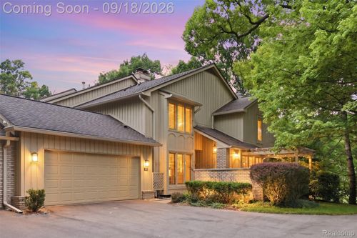 1123 Ivyglen Cir, Bloomfield Hills, MI, 48304-1237 | Card Image