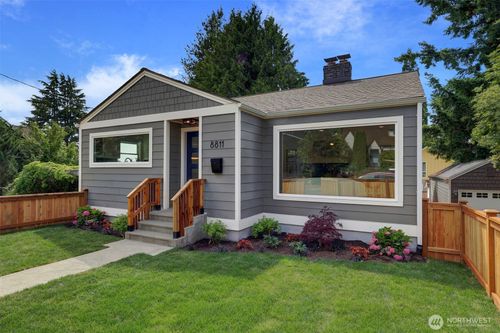 8811 12th Ave Ne, Seattle, WA, 98115-3015 | Card Image