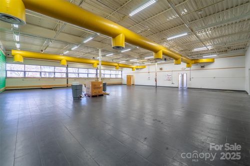 261 E Palmer St, Franklin, NC, 28734-3049 | Card Image