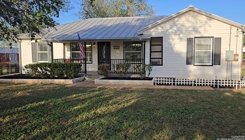 101 County Road 779, Devine, TX, 78016-4567 | Card Image