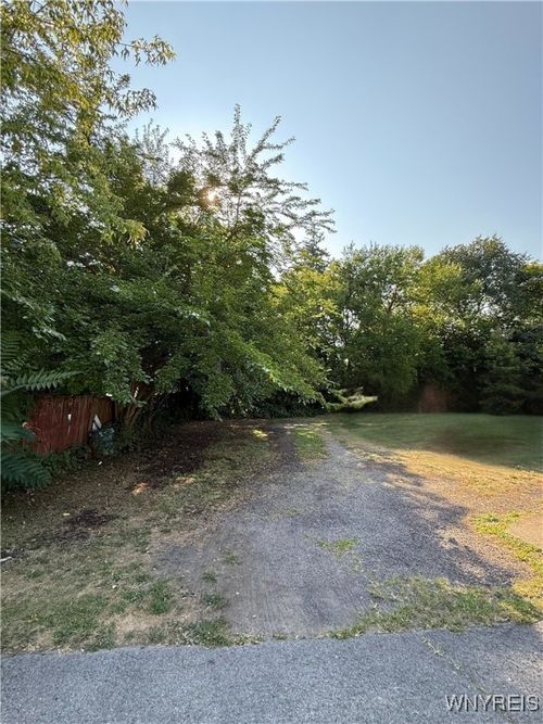 466 8th St, Niagara Falls, NY, 14301-1608 | Card Image