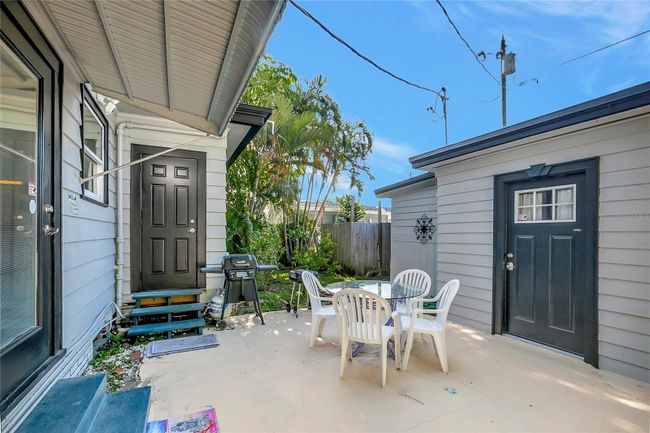 courtyard between units | Image 33