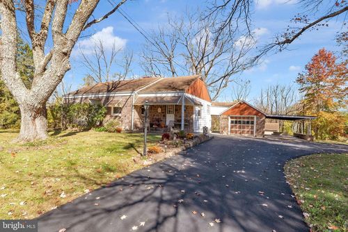 9 Woodsville Rd, HOPEWELL, NJ, 08525-2704 | Card Image