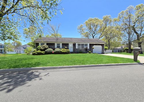 199 Stanley Drive, Brookhaven, NY, 11720 | Card Image