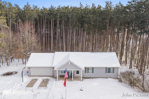 17276 Violet Ruth Dr, Cedar Springs, MI, 49319-8149 | Card Image