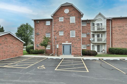 apt-1b-1330 Cunat Ct, Lake In The Hills, IL, 60156-6141 | Card Image