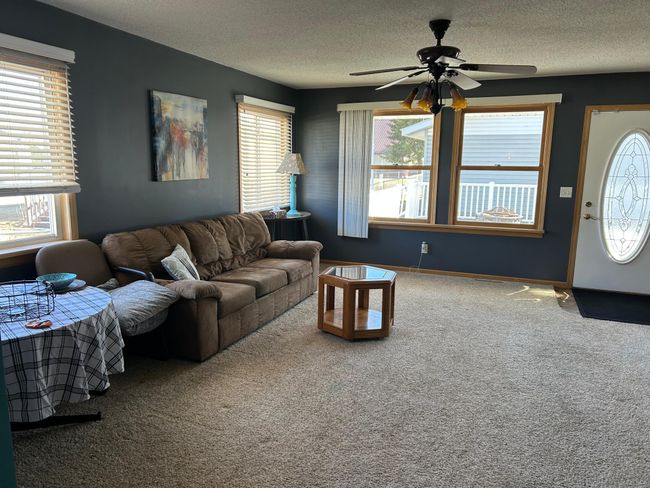 Living room toward main entrance | Image 11