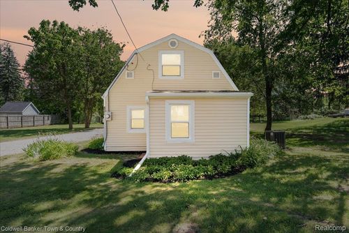 833 Hein Avenue, Lansing, MI, 48911 | Card Image