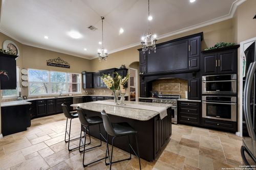 22580 Priest Rd, Elmendorf, TX, 78112-6087 | Card Image