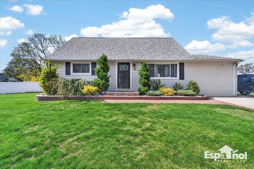 36 Ronald Dr E, Amityville, NY, 11701-2331 | Card Image