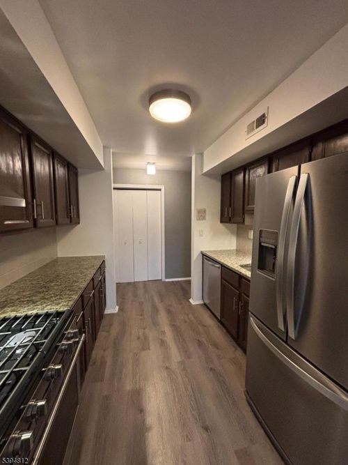 42 Powderhorn Ct, Woodbridge, NJ, 07095-1416 | Card Image