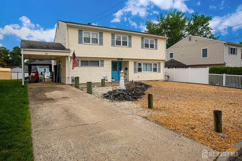 22 Woodcrest Dr, Old Bridge, NJ, 08857-1662 | Card Image