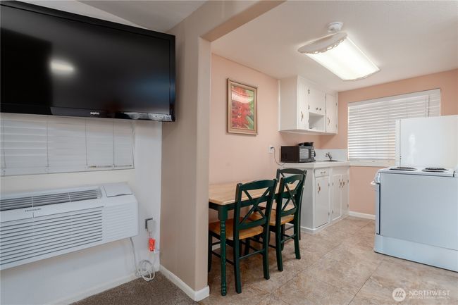 Kitchen in suite | Image 28