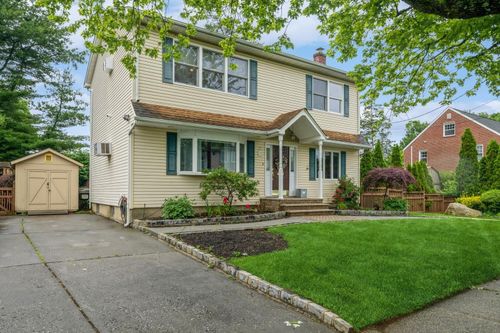 74 Miles Ave, Albertson, NY, 11507-1619 | Card Image
