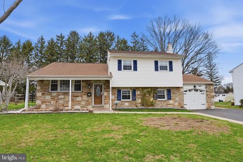 145 Forrest Ave, SOUTHAMPTON, PA, 18966-3377 | Card Image