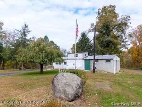 11 Miller Ln, New Paltz, NY, 12561-4437 | Card Image