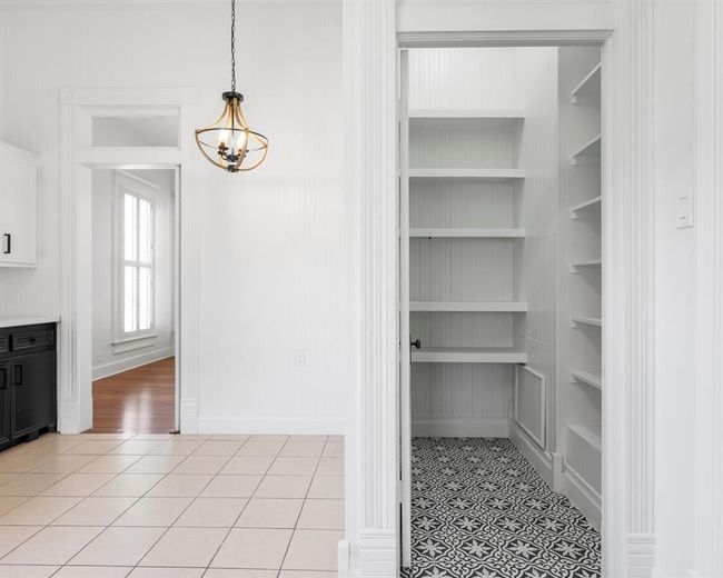 Walk-in Pantry | Image 17